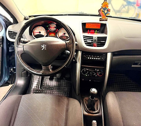 Peugeot 207 12 of 17