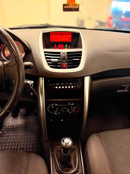 Peugeot 207 14 of 17