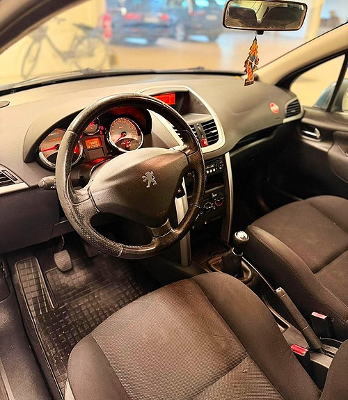 Peugeot 207 11 of 17