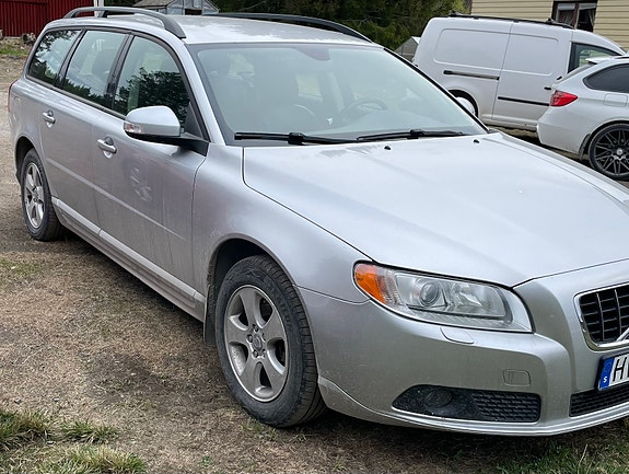 Volvo V70 3 of 5