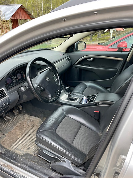 Volvo V70 5 of 5