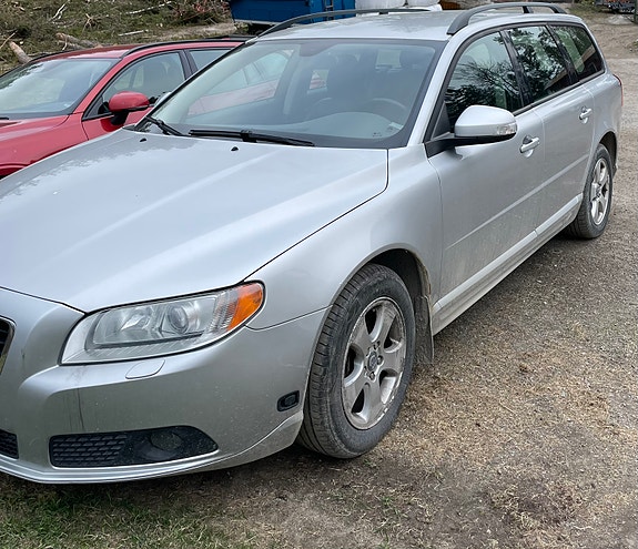 Volvo V70 2 of 5