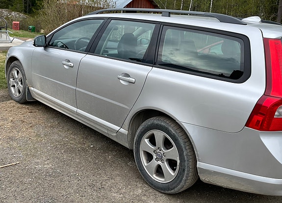 Volvo V70 4 of 5