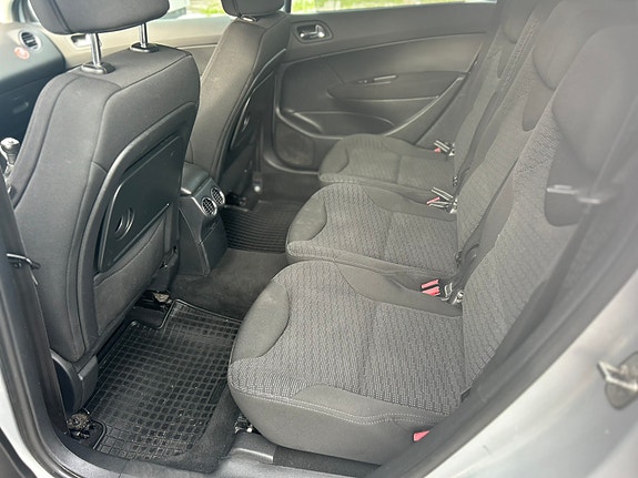 Peugeot 308 SW 9 of 11