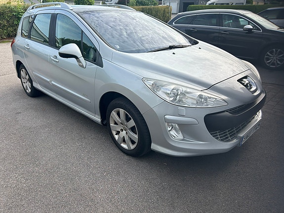 Peugeot 308 SW 2 of 11