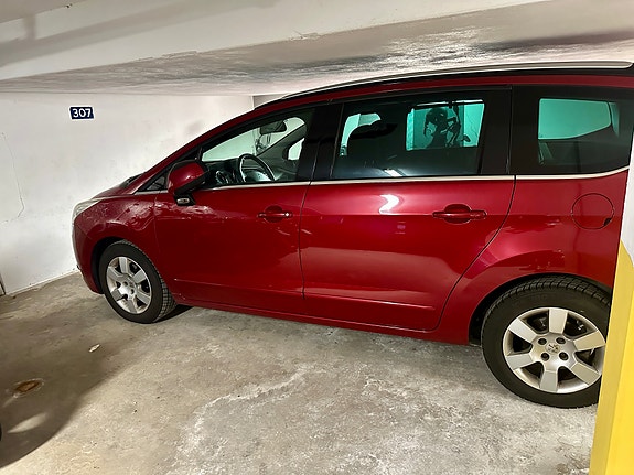 Peugeot 5008 2 of 6