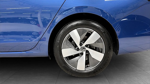Volkswagen Passat 6 of 22