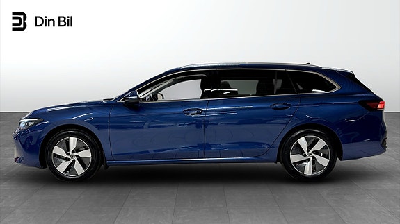Volkswagen Passat 2 of 22