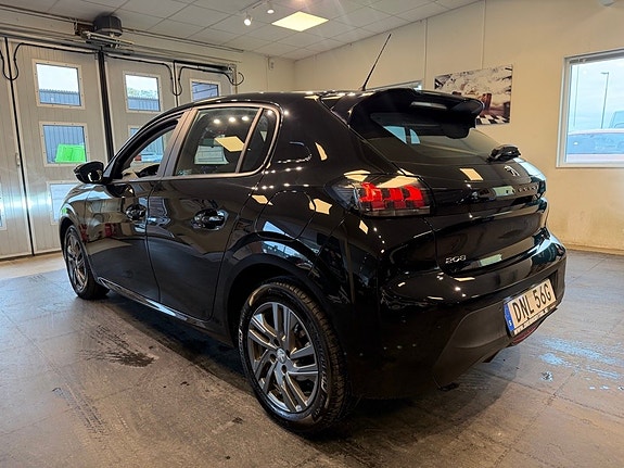 Peugeot 208 3 of 22