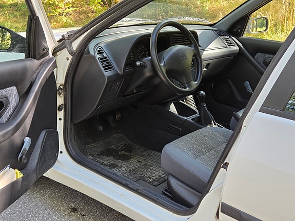 Peugeot 306 4 of 9