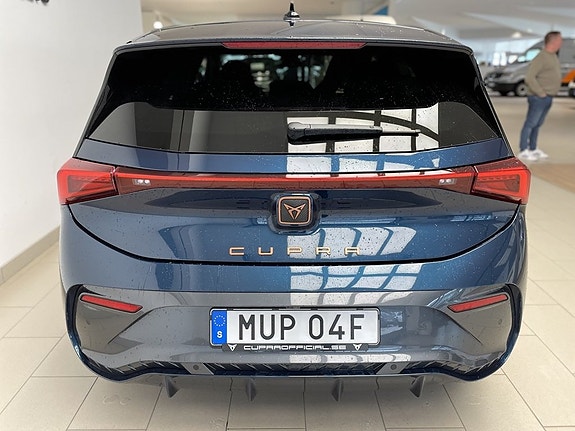 Cupra Born 7 of 21