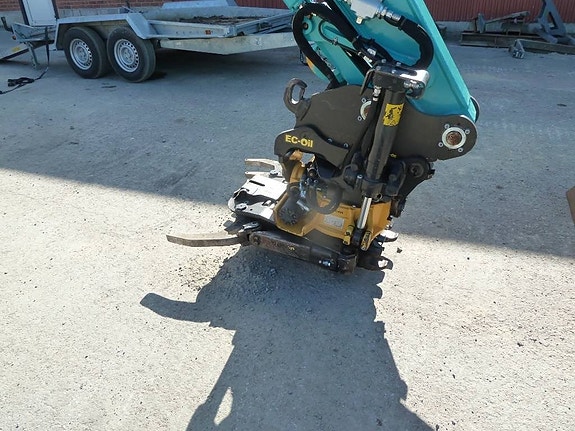 Kobelco SK75SR-7 / 1.600 tinm. 15 of 18