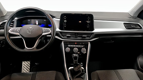 Volkswagen T-Roc 10 of 12
