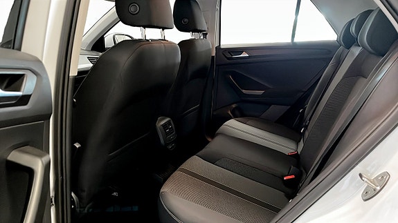 Volkswagen T-Roc 11 of 12