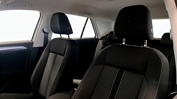 Volkswagen T-Roc 8 of 12