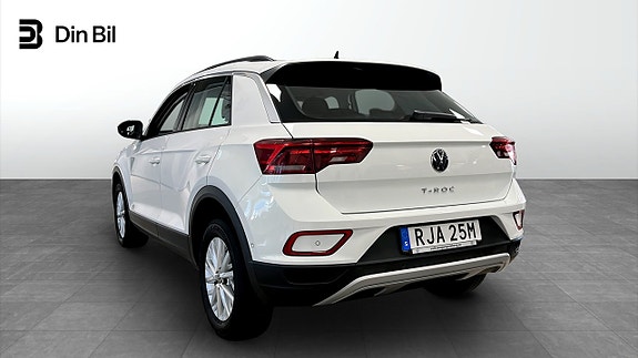 Volkswagen T-Roc 3 of 12