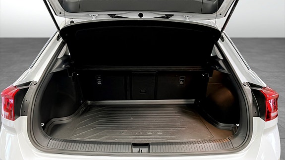 Volkswagen T-Roc 12 of 12