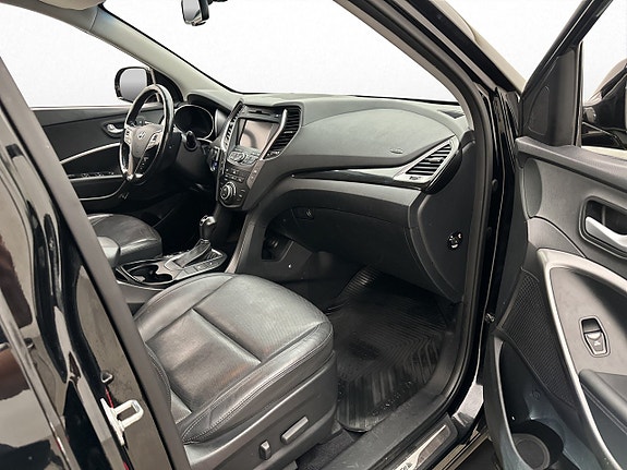 Hyundai Santa Fe 12 of 30