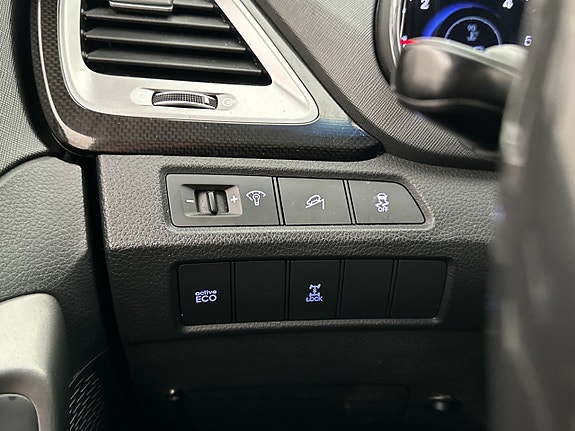 Hyundai Santa Fe 25 of 30