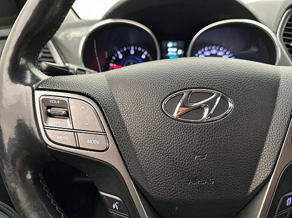 Hyundai Santa Fe 16 of 30