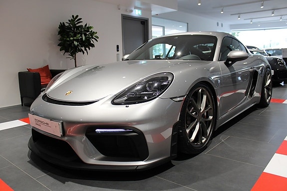 Porsche 718 Cayman GT4 7 of 19