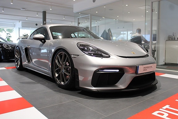 Porsche 718 Cayman GT4 5 of 19