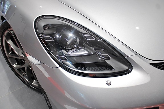 Porsche 718 Cayman GT4 10 of 19