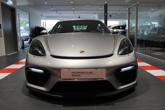 Porsche 718 Cayman GT4 3 of 19