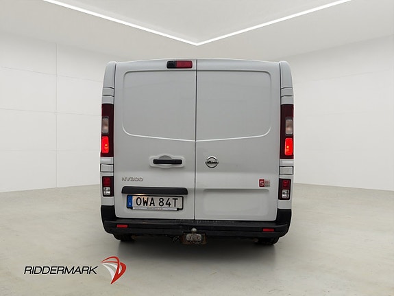 Nissan NV300 8 of 30