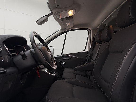 Nissan NV300 15 of 30