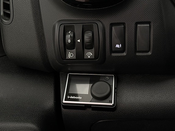 Nissan NV300 13 of 30