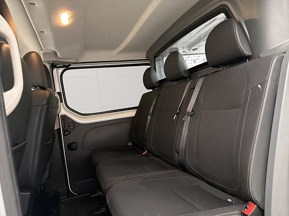 Nissan NV300 28 of 30