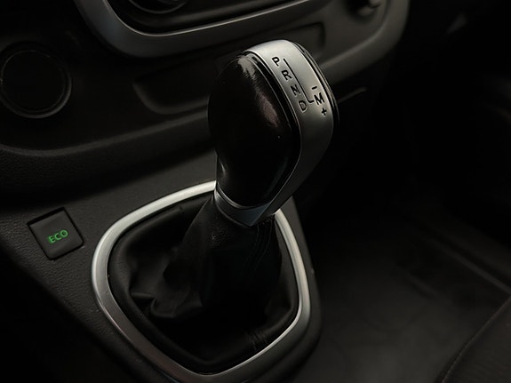Nissan NV300 27 of 30