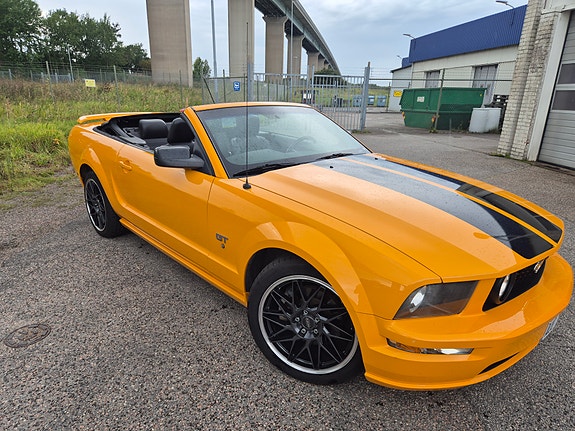 Ford Mustang 3 of 6