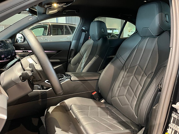 BMW i5 7 of 20