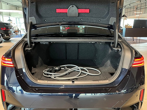 BMW i5 19 of 20