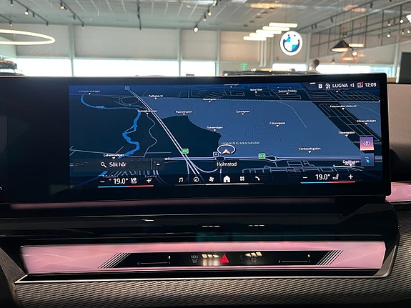 BMW i5 12 of 20