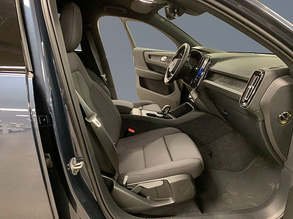 Volvo EX40 6 of 13