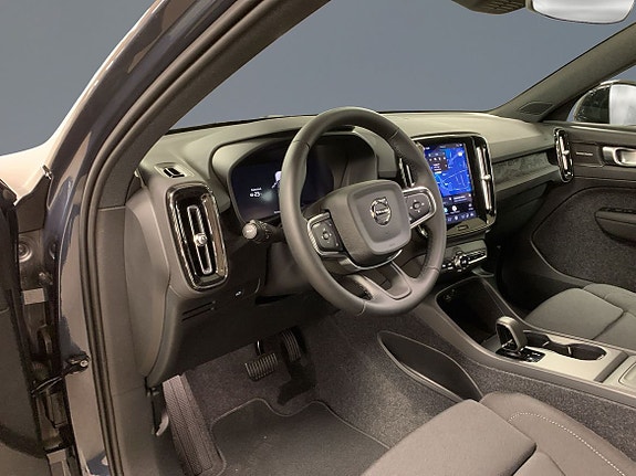 Volvo EX40 4 of 13