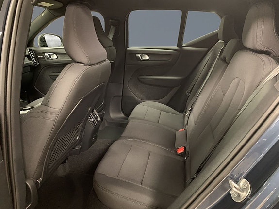 Volvo EX40 7 of 13