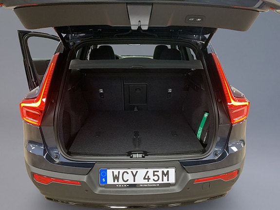 Volvo EX40 8 of 13