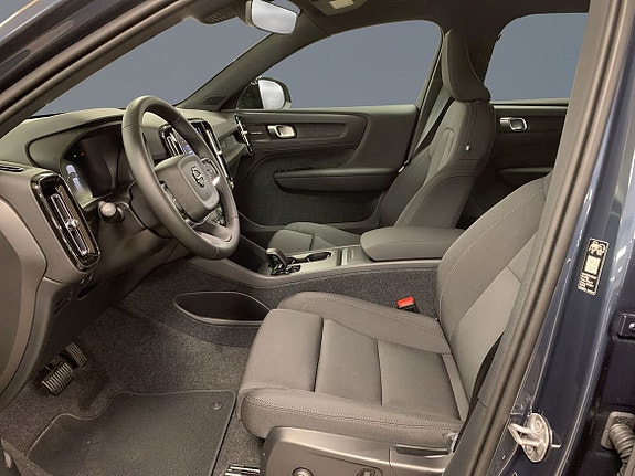 Volvo EX40 5 of 13