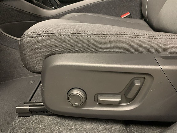 Volvo EX40 11 of 13