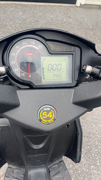 Aprilia Sr50 carb R 4 of 7