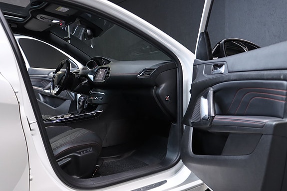 Peugeot 308 SW 13 of 22