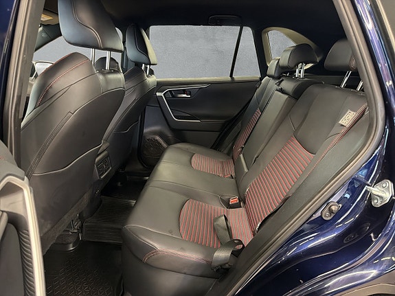 Toyota RAV4 11 of 28