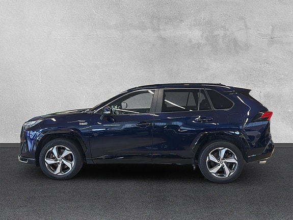 Toyota RAV4 2 of 28