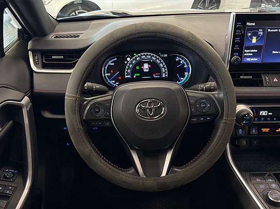 Toyota RAV4 18 of 28