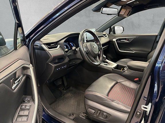 Toyota RAV4 10 of 28