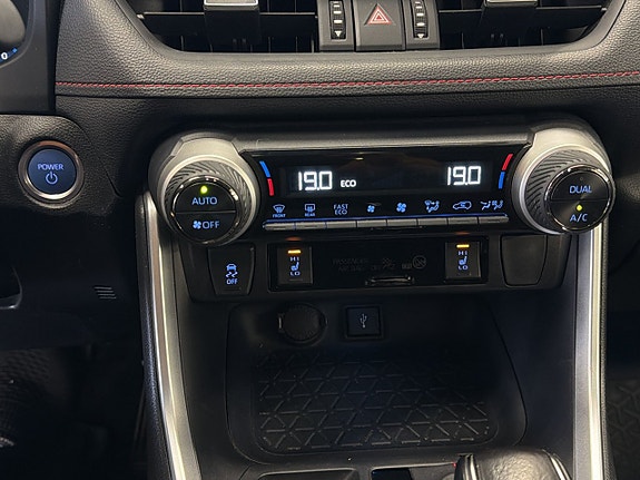 Toyota RAV4 23 of 28